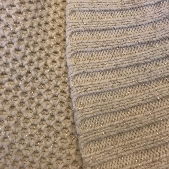 Express Sweater - Picture 2 of 3